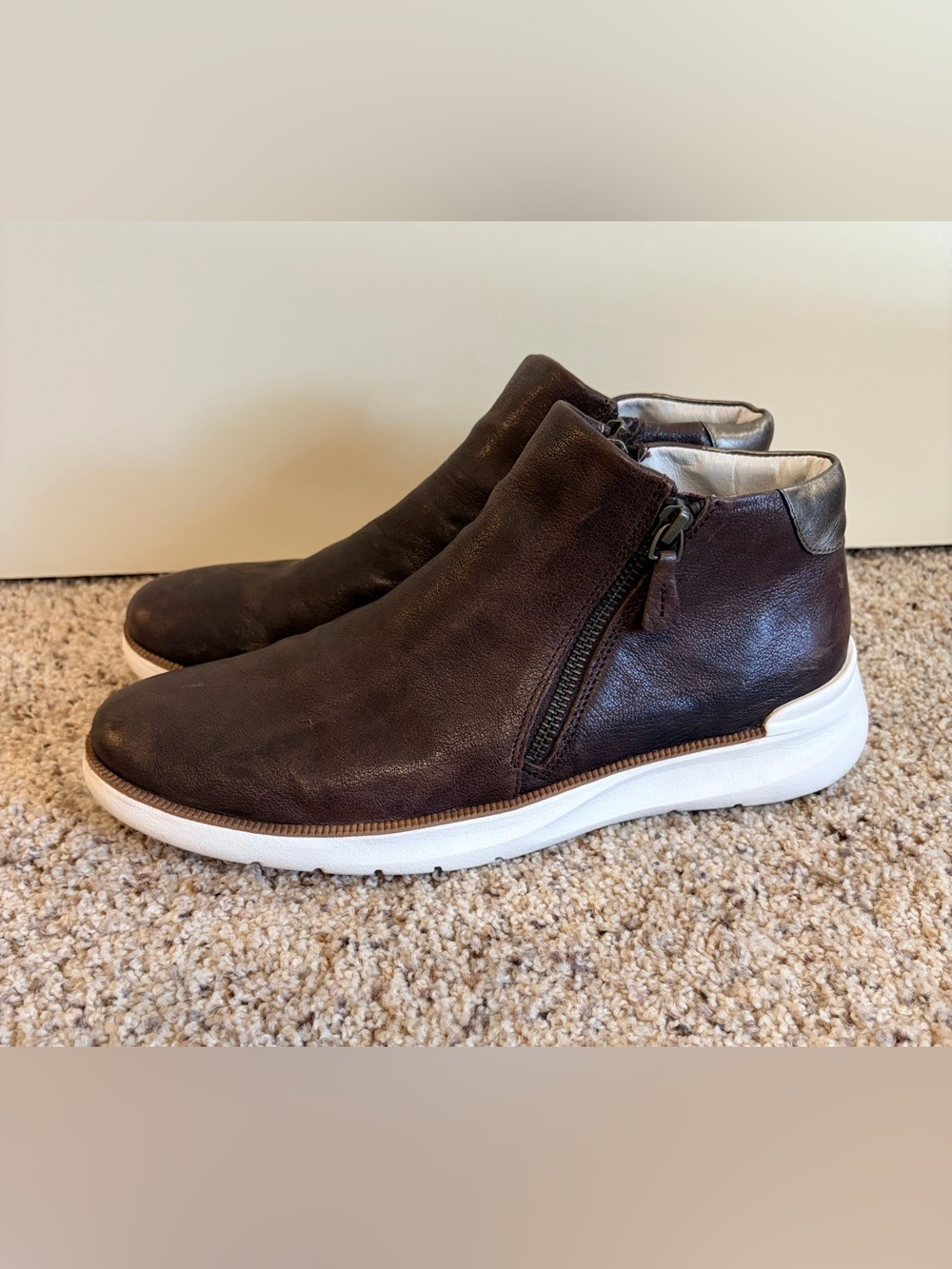 Women's JOHNSTON & MURPHY Emery Zip Bootie in Brown, Size 10M - Picture 4 of 8